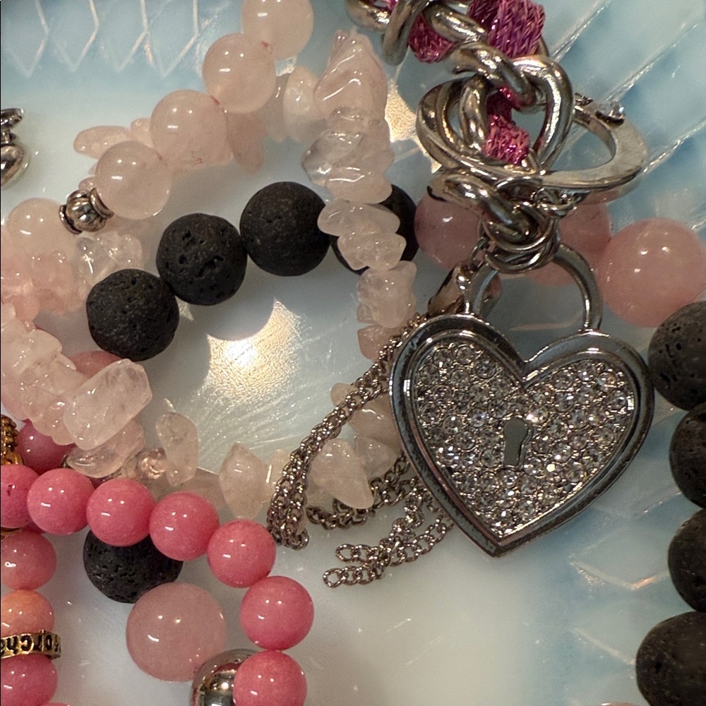 Elegant 10 Piece Pink and Black Beaded Bracelet Bundle - Picture 5 of 8